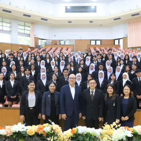 โครงการมอบเสื้อสูทหลักสูตรบัญชี