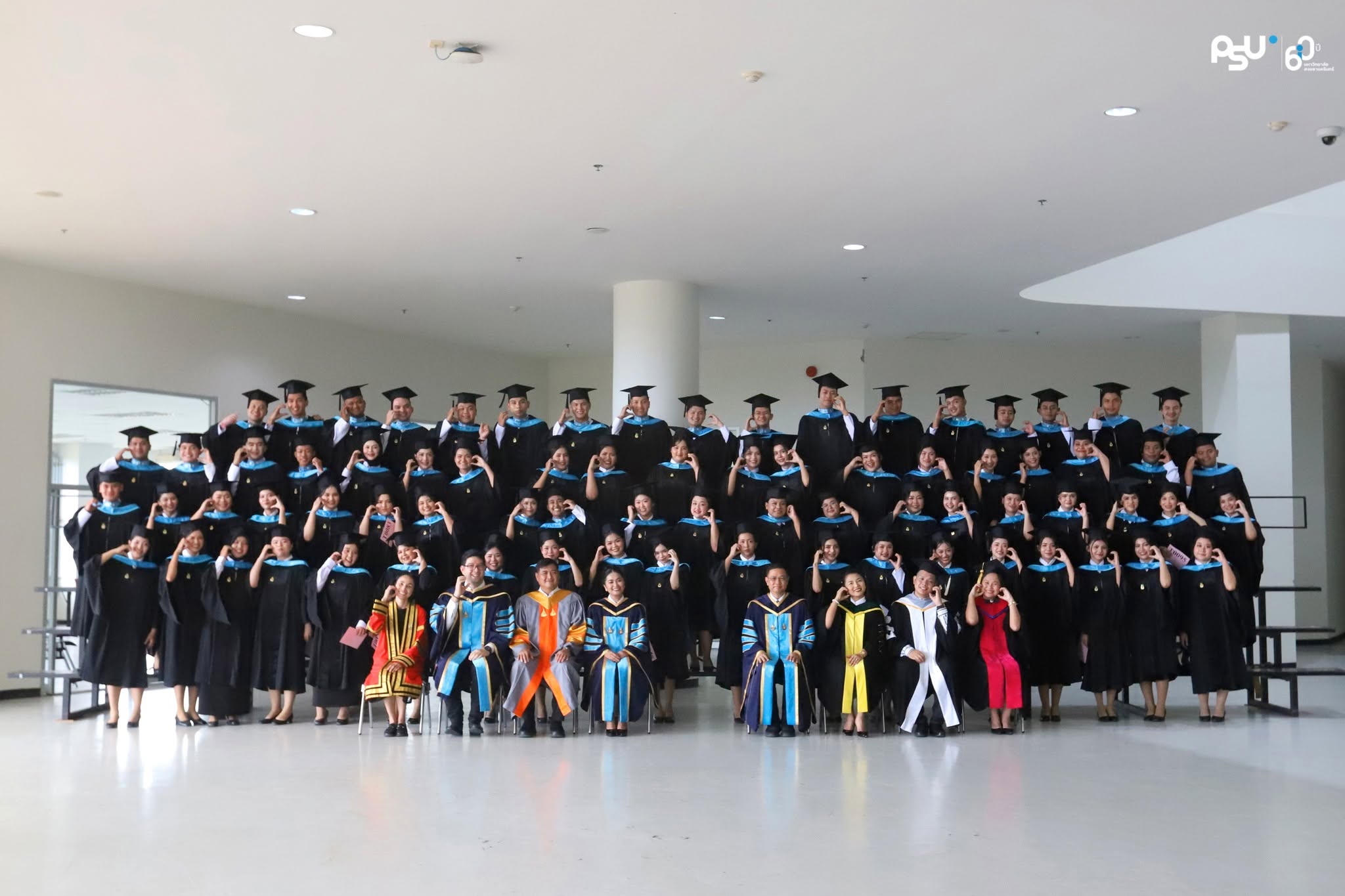 ประมวลภาพ ถ่ายภาพหมู่ “การฝึกซ้อมพิธีพระราชทานปริญญาบัตร ประจำปี 2568”